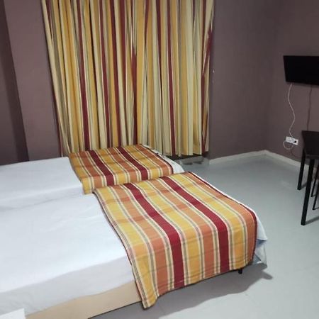 Hostal Gracia Torrejón de Ardoz Exterior foto